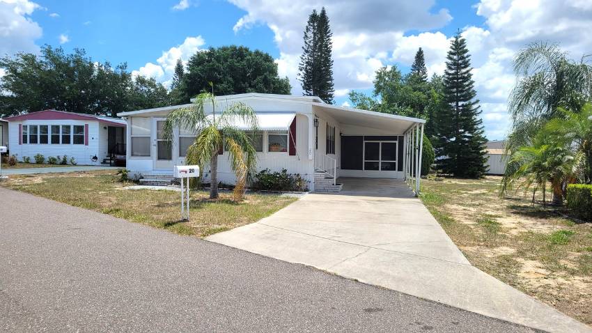 Dundee, FL Mobile Home for Sale located at 20 Greenhaven Ln. E. Dell Lake Village